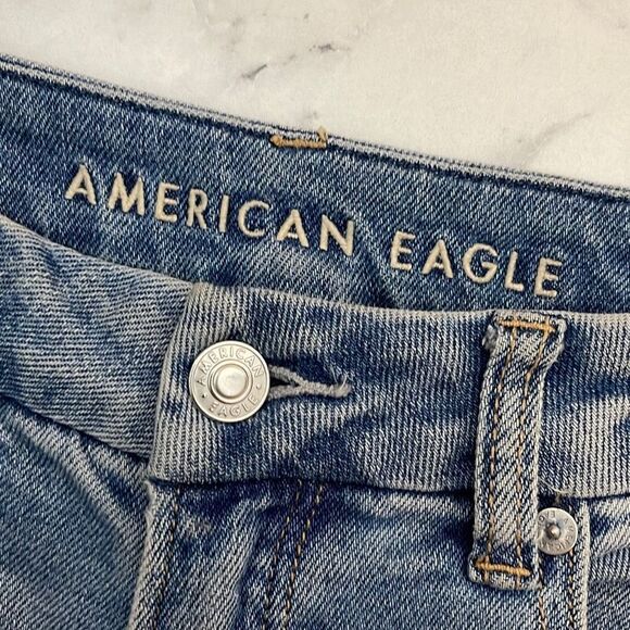 American Eagle Distressed Curvy Mom Jeans 4 - Picture 5 of 7